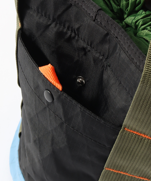 BRAIN DEAD（ブレインデット）の「BRAIN DEAD / ブレインデッド EQUIPMENT CINCHED CHALK BAG BDS23A00003767（トートバッグ・メンズ・ブラック/ブルー系その他・FREE）」の8枚目の写真