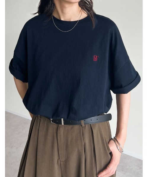 Re:EDIT（リエディ）の「ワンポイント刺繍オーバーサイズTシャツ（Tシャツ/カットソー・レディース・オレンジ/ネイビー/ホワイト・MEDIUM/LARGE）」の2枚目の写真