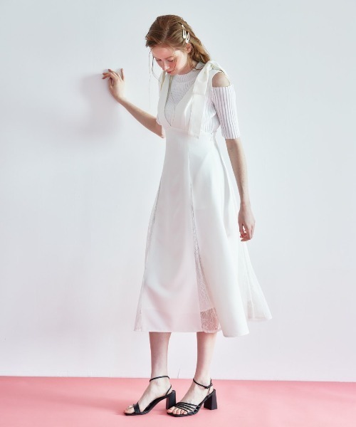 REDYAZEL（レディアゼル）の「ショルダーリボンレース切替ワンピース（ジャンパースカート・レディース・オフホワイト/ブラック/グレー・SMALL/MEDIUM）」の9枚目の写真