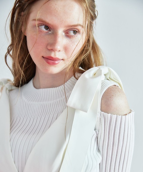 REDYAZEL（レディアゼル）の「ショルダーリボンレース切替ワンピース（ジャンパースカート・レディース・オフホワイト/ブラック/グレー・SMALL/MEDIUM）」の12枚目の写真