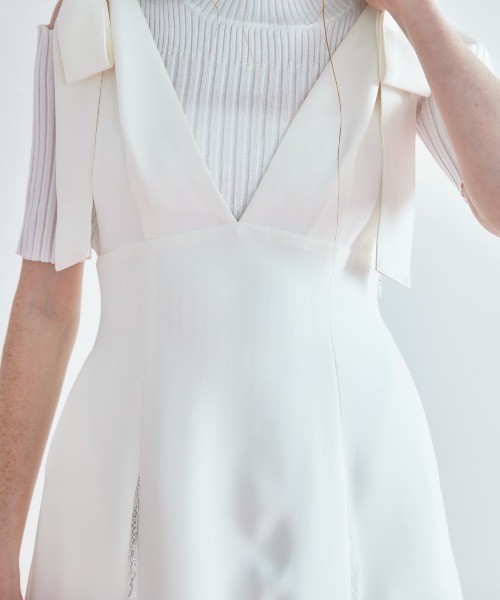 REDYAZEL（レディアゼル）の「ショルダーリボンレース切替ワンピース（ジャンパースカート・レディース・オフホワイト/ブラック/グレー・SMALL/MEDIUM）」の13枚目の写真