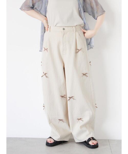 ehka sopo(エヘカソポ)の「リボン付ワイドデニムパンツ(デニムパンツ・レディース・サックスブルー/キナリ/ネイビー・F)」の2枚目の写真