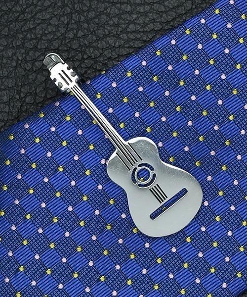 Fun & Daily(ファンアンドデイリー)の「F&D : ギターモチーフネクタイピン(ネクタイピン・メンズ・その他5/その他1/その他2/その他3/その他4/その他6・FREE)」の2枚目の写真