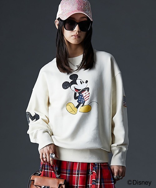 Disney（ディズニー）の「ディズニー ミッキー/綿100％裏起毛ヴィンテージ風トレーナー ＜大きいサイズ有＞GEVS.（スウェット・レディース・モカ/ブラック/杢グレー/アイボリー・M/L/LL/3L/4L/5L/6L）」の2枚目の写真