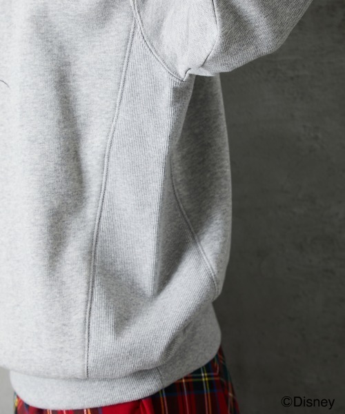 Disney（ディズニー）の「ディズニー ミッキー/綿100％裏起毛ヴィンテージ風トレーナー ＜大きいサイズ有＞GEVS.（スウェット・レディース・モカ/ブラック/杢グレー/アイボリー・M/L/LL/3L/4L/5L/6L）」の12枚目の写真