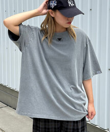 【ユニセックス】ピグメント加工ワンポイント刺繍Tシャツ
