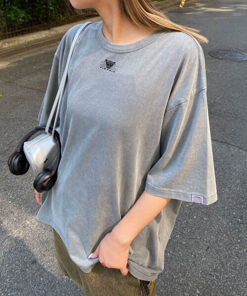 CIAOPANIC(チャオパニック)の「【ユニセックス】ピグメント加工ワンポイント刺繍Tシャツ(Tシャツ/カットソー・レディース・ブルー/グレー/チャコールグレー・FREE)」の10枚目の写真