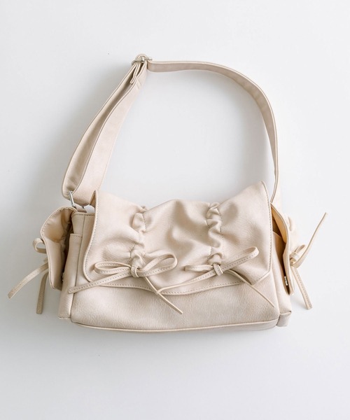 OLIVE des OLIVE（オリーブデオリーブ）の「ドロストフラップショルダーバッグ　1041120170（ショルダーバッグ・レディース・スミクロ/ピンク/アイボリー・FREE）」の2枚目の写真