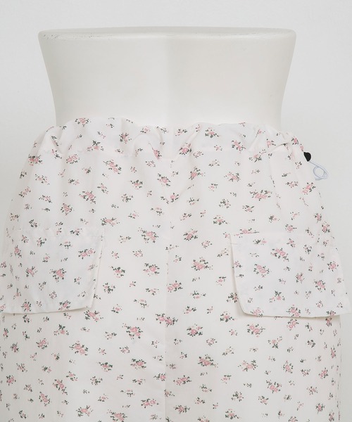 Diable baiser(ディアブルベーゼ)の「花柄カーゴパンツ(カーゴパンツ・レディース・ホワイト・3L/MEDIUM/LL/LARGE)」の14枚目の写真