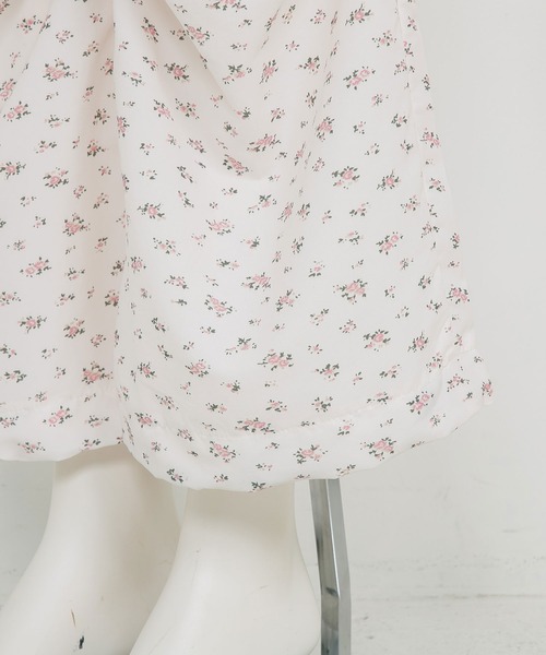 Diable baiser(ディアブルベーゼ)の「花柄カーゴパンツ(カーゴパンツ・レディース・ホワイト・3L/MEDIUM/LL/LARGE)」の13枚目の写真