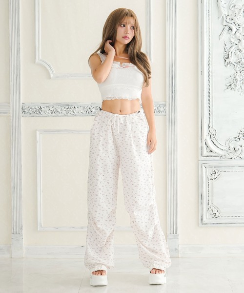 Diable baiser(ディアブルベーゼ)の「花柄カーゴパンツ(カーゴパンツ・レディース・ホワイト・3L/MEDIUM/LL/LARGE)」の20枚目の写真