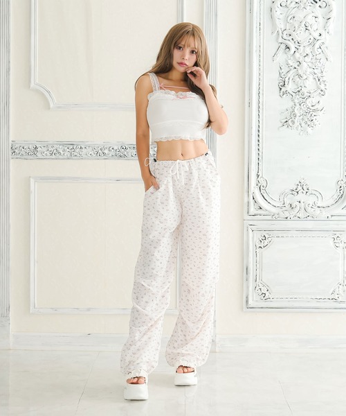 Diable baiser(ディアブルベーゼ)の「花柄カーゴパンツ(カーゴパンツ・レディース・ホワイト・3L/MEDIUM/LL/LARGE)」の19枚目の写真
