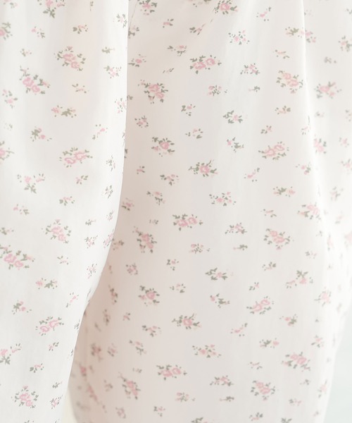 Diable baiser(ディアブルベーゼ)の「花柄カーゴパンツ(カーゴパンツ・レディース・ホワイト・3L/MEDIUM/LL/LARGE)」の15枚目の写真