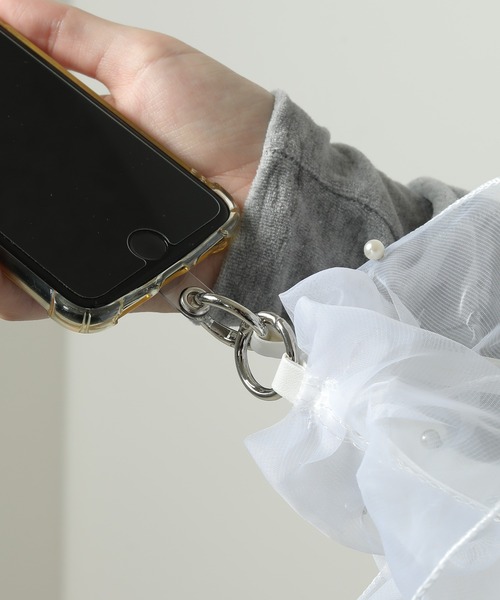 emesuelee（エメスーリー）の「パール付きフリルスマホショルダー（スマホグッズ・レディース・ホワイト/ブラック・フリー）」の16枚目の写真