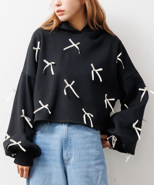 mili an deni（ミリアンデニ）の「裏起毛フリルリボンフードプルオーバー（スウェット・レディース・ブラック/アイボリー/杢グレー・M）」の3枚目の写真