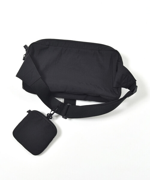 WASK（ワスク）の「ミニポーチ付きルショルダーバッグ（ボディバッグ/ウエストポーチ・キッズ・レッド/ブラック・ONESIZE）」の4枚目の写真