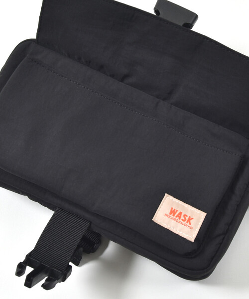 WASK（ワスク）の「ミニポーチ付きルショルダーバッグ（ボディバッグ/ウエストポーチ・キッズ・レッド/ブラック・ONESIZE）」の3枚目の写真