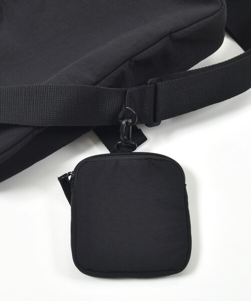 WASK（ワスク）の「ミニポーチ付きルショルダーバッグ（ボディバッグ/ウエストポーチ・キッズ・レッド/ブラック・ONESIZE）」の8枚目の写真