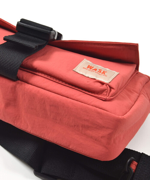 WASK（ワスク）の「ミニポーチ付きルショルダーバッグ（ボディバッグ/ウエストポーチ・キッズ・レッド/ブラック・ONESIZE）」の12枚目の写真