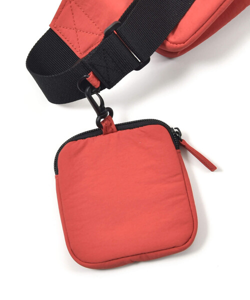 WASK（ワスク）の「ミニポーチ付きルショルダーバッグ（ボディバッグ/ウエストポーチ・キッズ・レッド/ブラック・ONESIZE）」の15枚目の写真