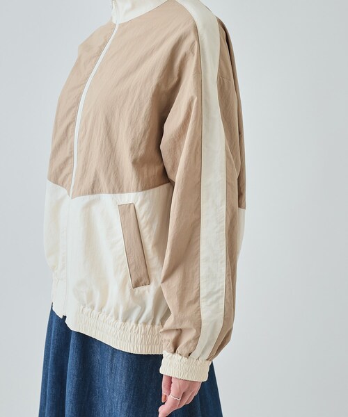 Cutie Blonde（キューティーブロンド）の「【洗える】大人レトロ 配色トラックジャケット（ブルゾン・レディース・ブラック系4/モスグリーン系4/キャメル・04/03/02）」の7枚目の写真