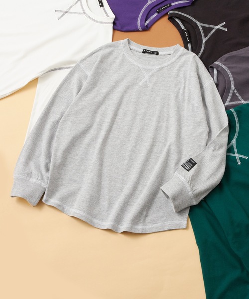 SHISKY（シスキー）の「SHISKY / シスキー ワンポイント ステッチデザイン オーバーサイズ ロンT 長袖 キッズ（Tシャツ/カットソー・キッズ・オフホワイト/ブラック/ダークグリーン/チャコール/パープル/杢グレー・110/140/130/120/160/150）」の3枚目の写真