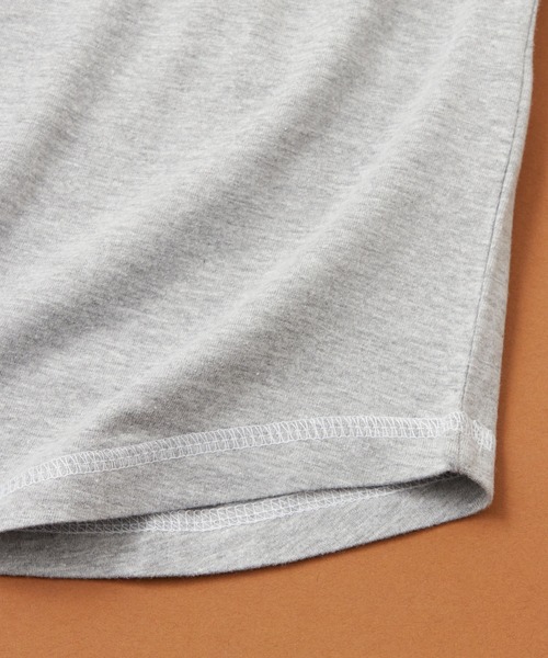 SHISKY（シスキー）の「SHISKY / シスキー ワンポイント ステッチデザイン オーバーサイズ ロンT 長袖 キッズ（Tシャツ/カットソー・キッズ・オフホワイト/ブラック/ダークグリーン/チャコール/パープル/杢グレー・110/140/130/120/160/150）」の10枚目の写真