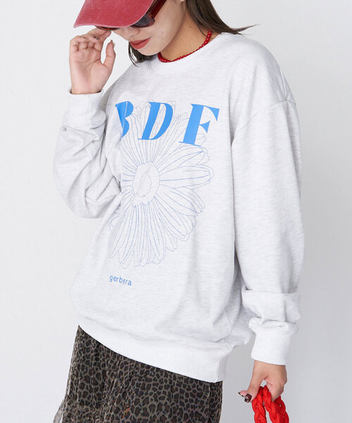 CIAOPANIC(チャオパニック)の「【WEB限定】BDFフラワープリントスウェット(スウェット・レディース・アイボリー/サックスブルー/ライトグレー/ホワイト/オレンジ/イエロー/ネイビー/ピンク/レッド/ブルー/グレー/チャコールグレー・ONE SIZE)」の5枚目の写真