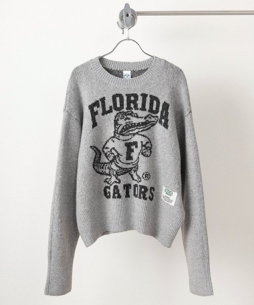 DISCUS ATHLETIC(ディスカス アスレチック)の「【DISCUS×UNIVERSITY COLLECTION】4Type カレッジロゴ ジャガード織デザイン ショート丈クルーネックニット/ビッグシルエット(ニット/セーター・レディース・キャメル/ナチュラル/ダークグリーン/グレー/チャコールグレー/アイボリー/ネイビー/ダークネイビー・M)」の4枚目の写真