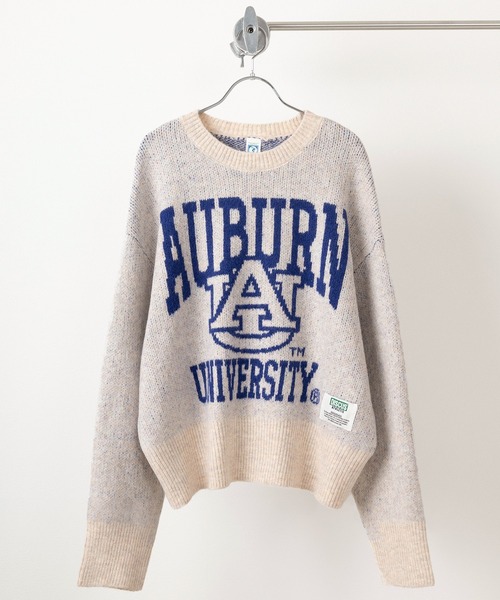 DISCUS ATHLETIC(ディスカス アスレチック)の「【DISCUS×UNIVERSITY COLLECTION】4Type カレッジロゴ ジャガード織デザイン ショート丈クルーネックニット/ビッグシルエット(ニット/セーター・レディース・キャメル/ナチュラル/ダークグリーン/グレー/チャコールグレー/アイボリー/ネイビー/ダークネイビー・M)」の2枚目の写真