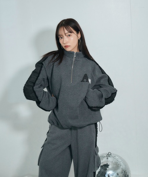 ANDGEEBEE（アンジービー）の「UNISEX デニムライン裏起毛スウェット（スウェット・レディース・アイボリー/チャコールグレー・FREE）」の2枚目の写真