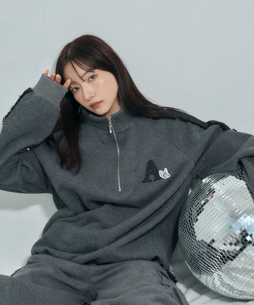 ANDGEEBEE（アンジービー）の「UNISEX デニムライン裏起毛スウェット（スウェット・レディース・アイボリー/チャコールグレー・FREE）」の10枚目の写真