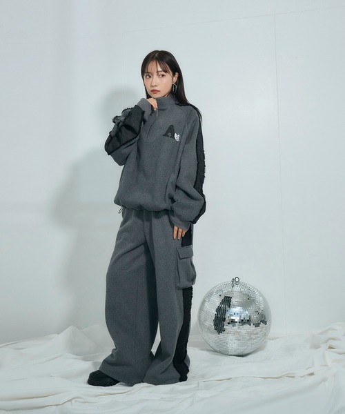 ANDGEEBEE（アンジービー）の「UNISEX デニムライン裏起毛スウェット（スウェット・レディース・アイボリー/チャコールグレー・FREE）」の12枚目の写真