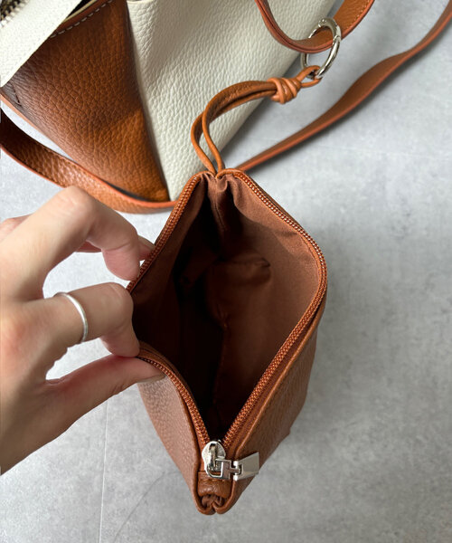 DouDou(ドゥドゥ)の「【WEB限定】ポーチ付ダブルフェイスミニボストン(ショルダーバッグ・レディース・グレー/アイボリー・FREE)」の11枚目の写真