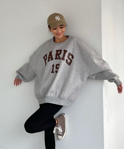 CHERI since1985(シェリ)の「PARISロゴスウェットオーバーサイズプルオーバー(スウェット・レディース・ネイビー/グレー・FREE)」の2枚目の写真