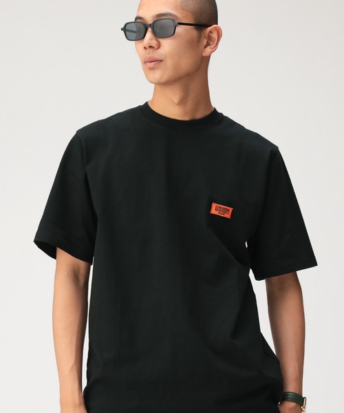UNIVERSAL OVERALL(ユニバーサルオーバーオール)の「【別注】UNIVERSAL OVERALL / ロゴTシャツ(Tシャツ/カットソー・メンズ・ブラック/ホワイト/ネイビー・SMALL/MEDIUM/LARGE/X-LARGE)」の1枚目の写真