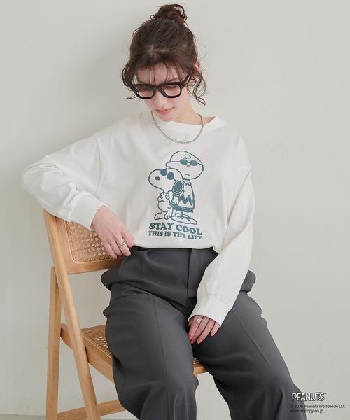PEANUTS(ピーナッツ)の「【PEANUTS/ピーナッツ】スヌーピー/SNOOPY フロッキープリントロンT(Tシャツ/カットソー・レディース・ベージュ/ネイビー/ピンク/チャコールグレー/ブラック/ブルー/杢グレー/オフホワイト・M/L/LL/3L)」の2枚目の写真