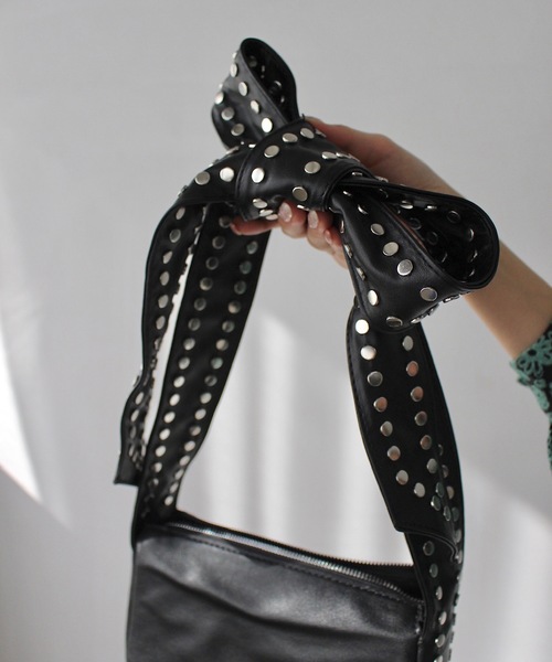 SANSeLF（サンセルフ）の「【SANSeLF】スタッズリボンショルダーバッグ sana24a018（ショルダーバッグ・レディース・ブラック・FREE）」の3枚目の写真