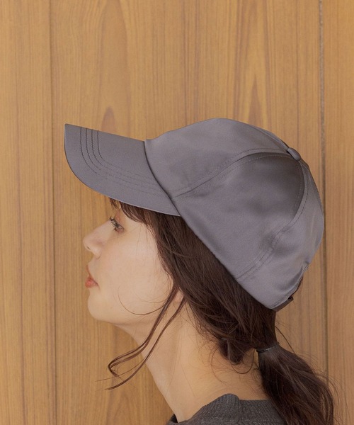mysty woman(ミスティウーマン)の「サテンキャップ 288550(キャップ・レディース・ベージュ/ブラック/チャコールグレー・FREE)」の3枚目の写真