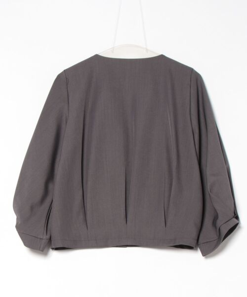 Q（キュー）の「ノーカラータックジャケット（ノーカラージャケット・レディース・ベージュ/チャコールグレー・MEDIUM）」の22枚目の写真