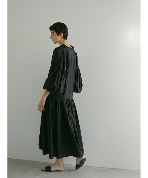 HER. スモッキングギャザーワンピース