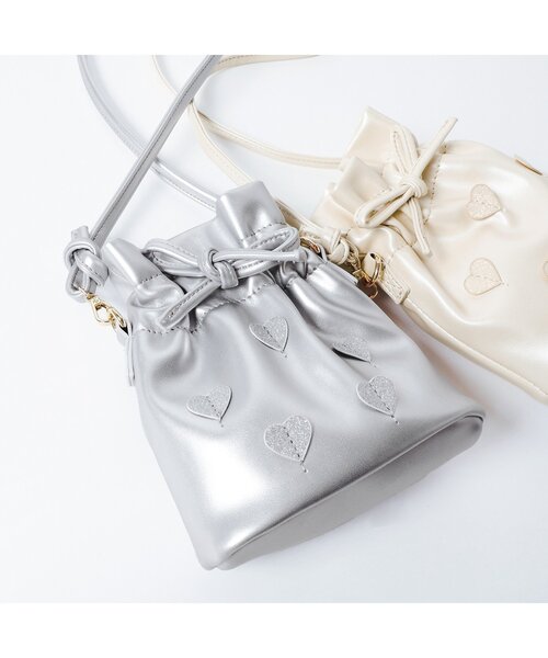 apres les cours（アプレレクール）の「ハートモチーフ巾着ポシェット（ショルダーバッグ・キッズ・アイボリー/シルバー・FREE）」の7枚目の写真