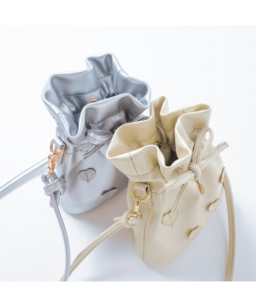 apres les cours（アプレレクール）の「ハートモチーフ巾着ポシェット（ショルダーバッグ・キッズ・アイボリー/シルバー・FREE）」の8枚目の写真