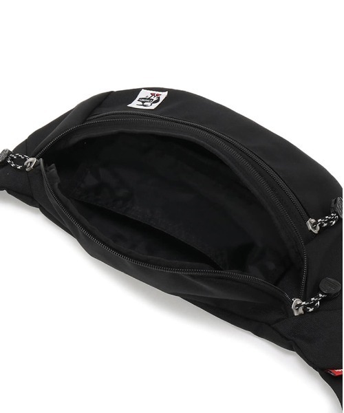 CHUMS（チャムス）の「【CHUMS/チャムス】 Recycle Small Waist Pouch（ボディバッグ/ウエストポーチ・レディース・ブラック/ネイビー/その他1/ピンク/グレイッシュベージュ/その他4/その他2/その他3・FREE）」の11枚目の写真