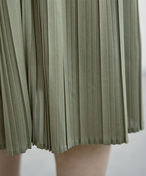 ikka(イッカ)の「ラメパフプルオーバープリーツスカートセット(ワンピース・レディース・オフホワイト/ブルー/ブラック・S/M/L)」の4枚目の写真