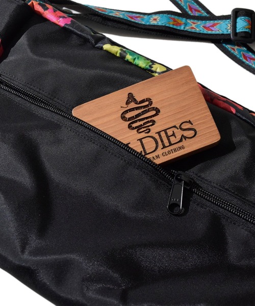 ALDIES(アールディーズ)の「Passing Shoulder / パッシングショルダー(ショルダーバッグ・メンズ・ブルー/ブラック/ネイビー・FREE)」の6枚目の写真