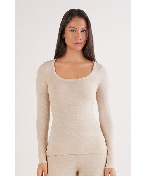Intimissimi(インティミッシミ)の「Ultralight モダール&カシミヤ スクープネック ロングスリーブ ニット(ニット/セーター・レディース・アイボリー/ブラック/オートミール・S/M/L)」の3枚目の写真