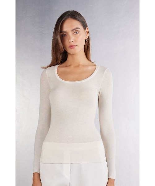 Intimissimi(インティミッシミ)の「Ultralight モダール&カシミヤ スクープネック ロングスリーブ ニット(ニット/セーター・レディース・アイボリー/ブラック/オートミール・S/M/L)」の2枚目の写真