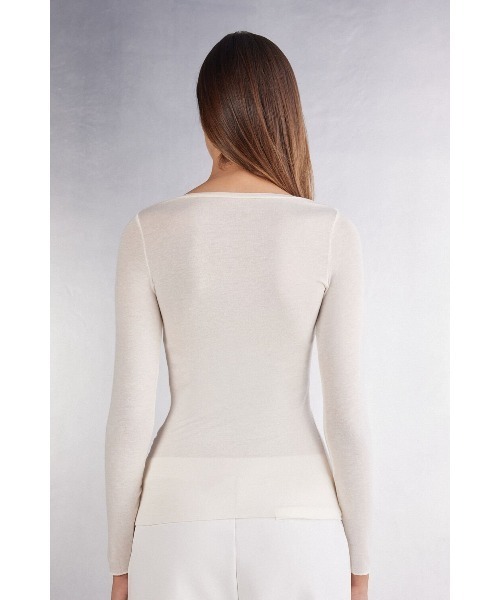 Intimissimi(インティミッシミ)の「Ultralight モダール&カシミヤ スクープネック ロングスリーブ ニット(ニット/セーター・レディース・アイボリー/ブラック/オートミール・S/M/L)」の6枚目の写真