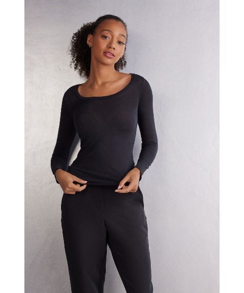 Intimissimi(インティミッシミ)の「Ultralight モダール&カシミヤ スクープネック ロングスリーブ ニット(ニット/セーター・レディース・アイボリー/ブラック/オートミール・S/M/L)」の9枚目の写真